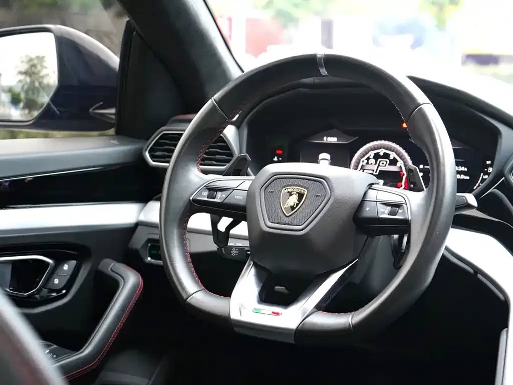 Lamborghini Urus — фото 6