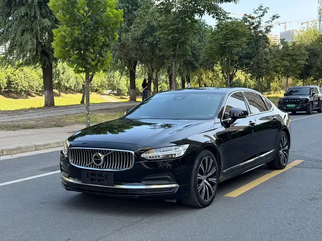 Volvo S90 — фото 1