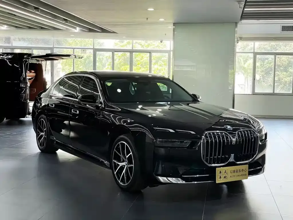 BMW i7 — фото 2