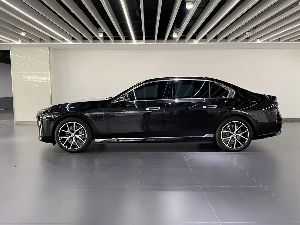BMW i7 — фото 3