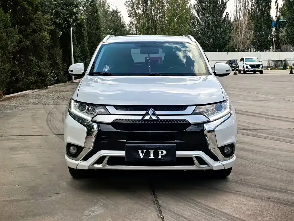 Mitsubishi Outlander — фото 5
