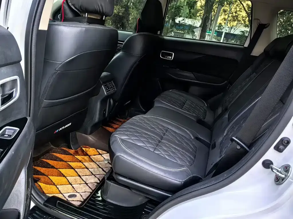 Mitsubishi Outlander — фото 2