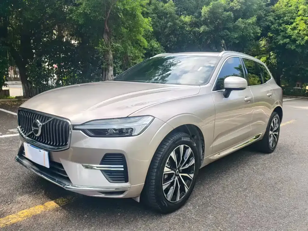 Volvo XC60 — фото 1