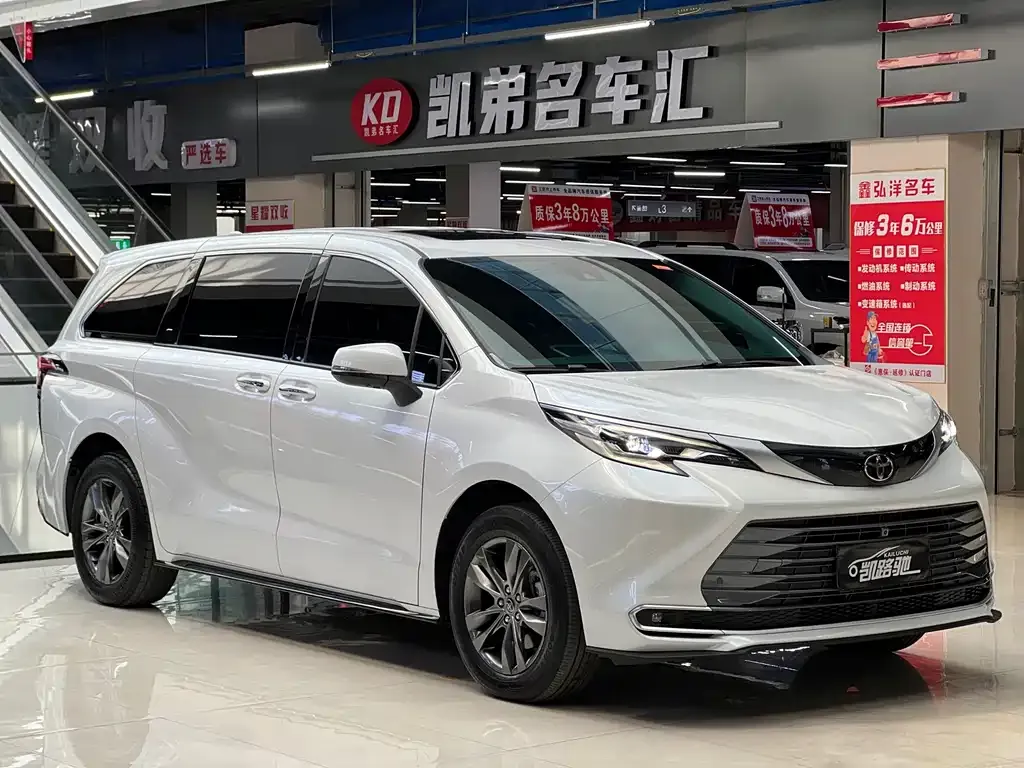 Toyota Sienna — фото 6