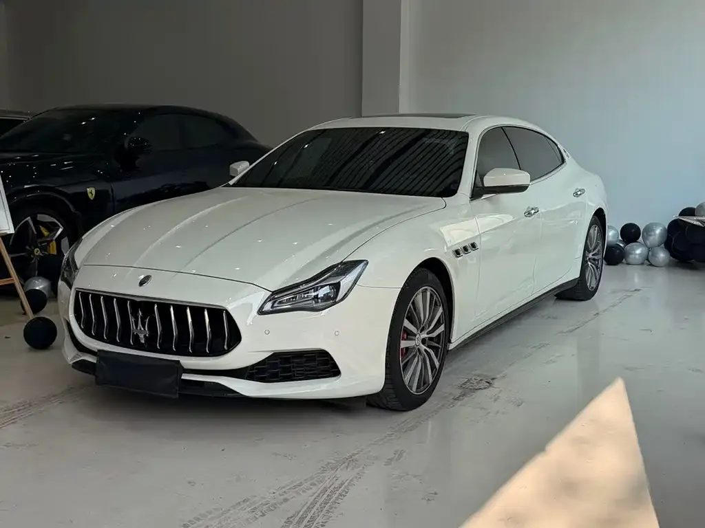 Maserati Quattroporte — фото 1