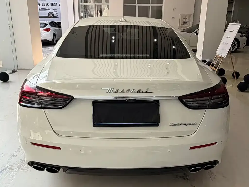 Maserati Quattroporte — фото 5