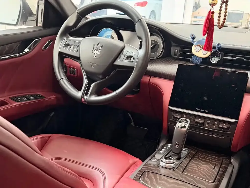 Maserati Quattroporte — фото 10
