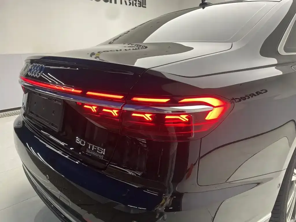 Audi A8 — фото 10