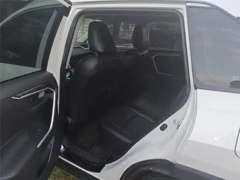 Toyota RAV4 — фото 4