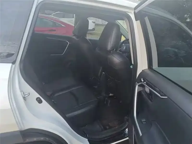 Toyota RAV4 — фото 7