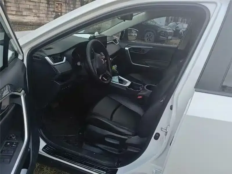Toyota RAV4 — фото 2