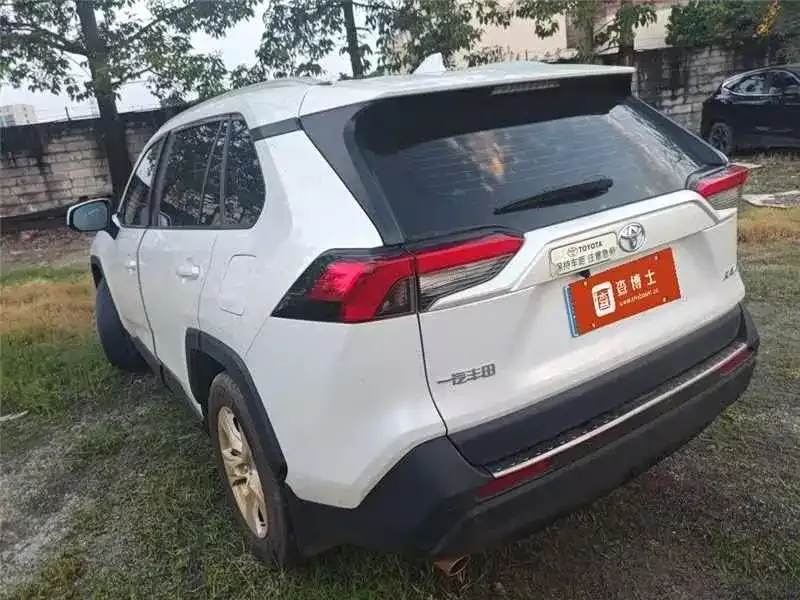 Toyota RAV4 — фото 9