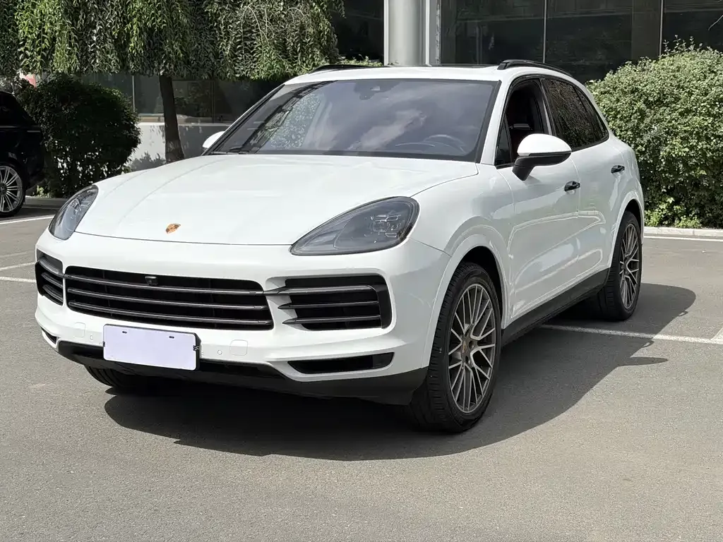Porsche Cayenne — фото 1