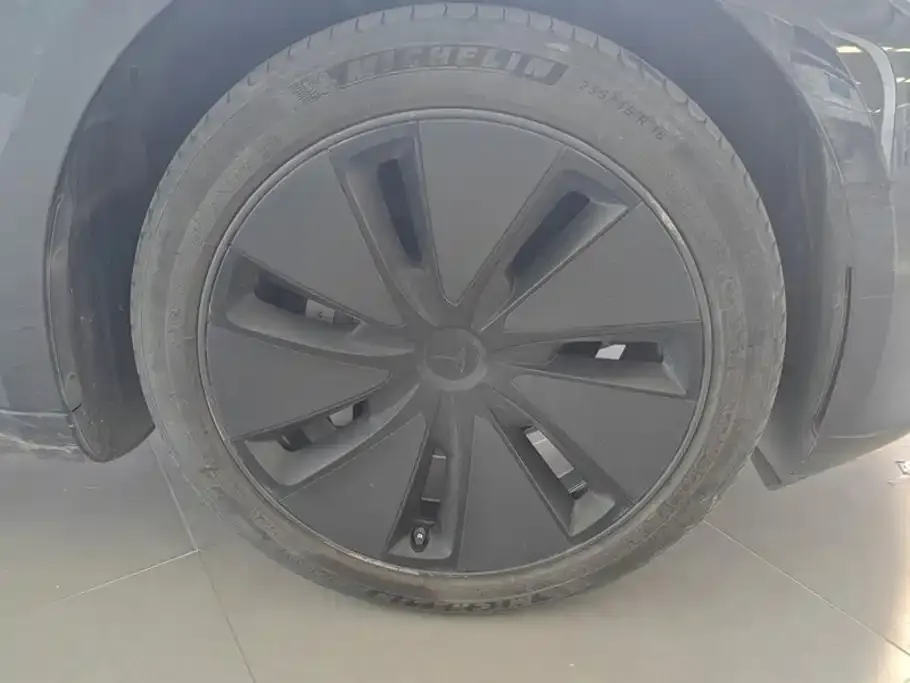 Tesla Model 3 — фото 2