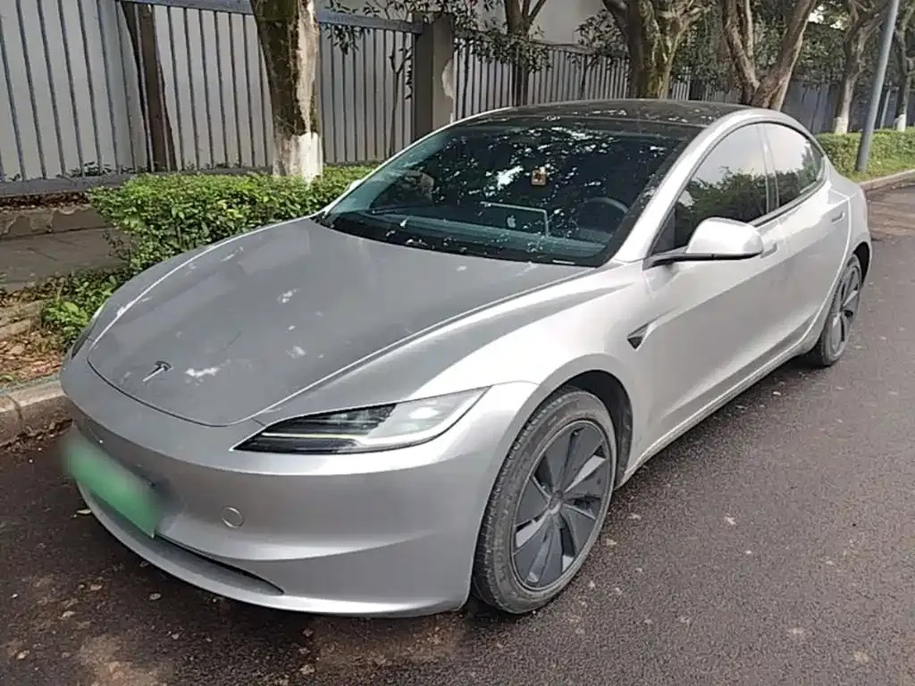 Tesla Model 3 — фото 9