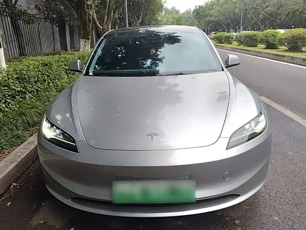 Tesla Model 3 — фото 10