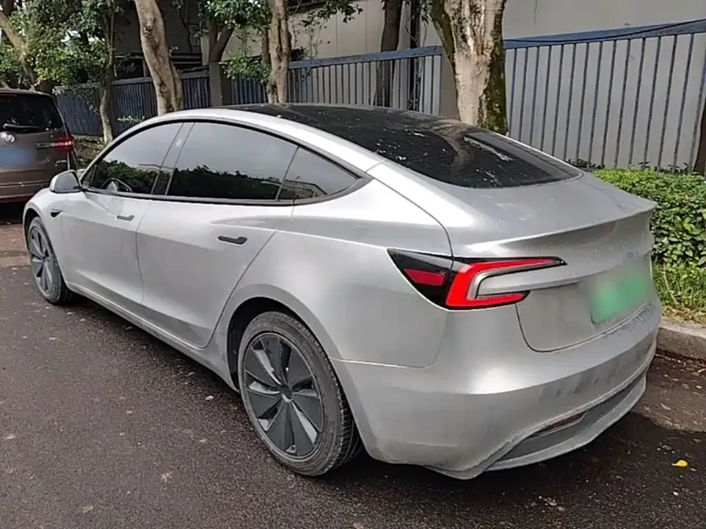 Tesla Model 3 — фото 5