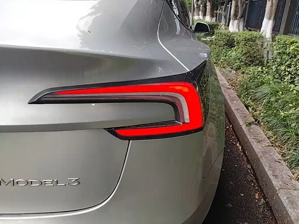 Tesla Model 3 — фото 2