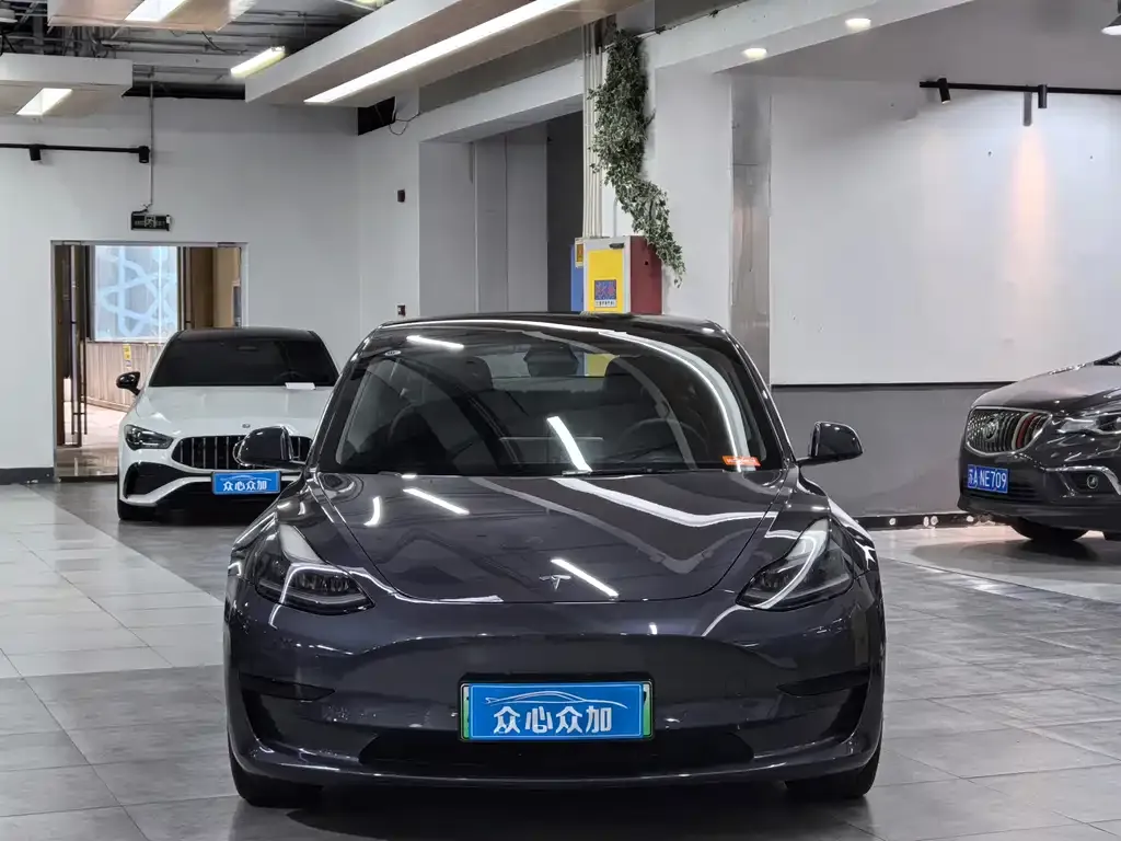 Tesla Model 3 — фото 3