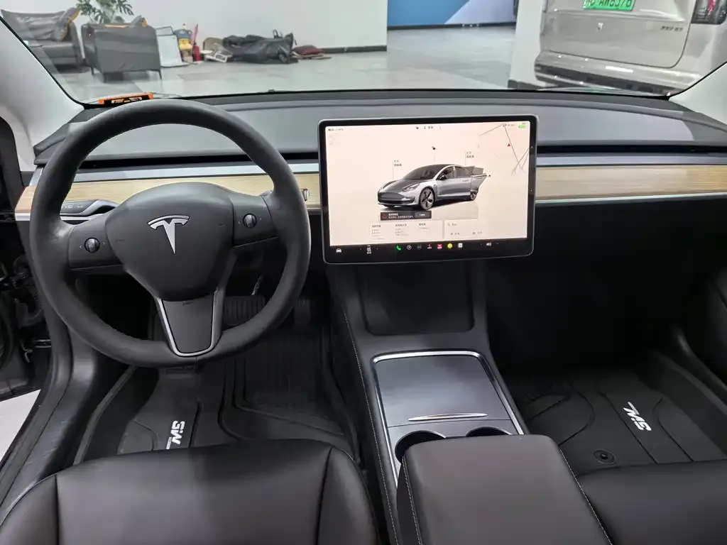 Tesla Model 3 — фото 4