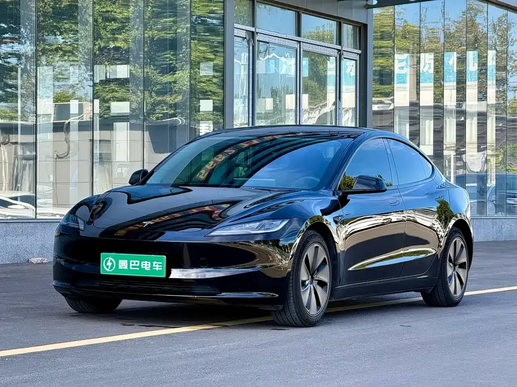 Tesla Model 3 — фото 1