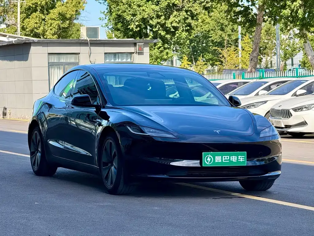 Tesla Model 3 — фото 9