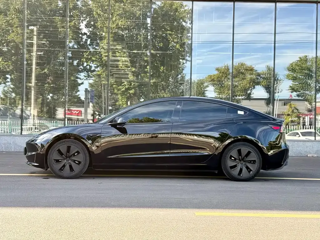 Tesla Model 3 — фото 4
