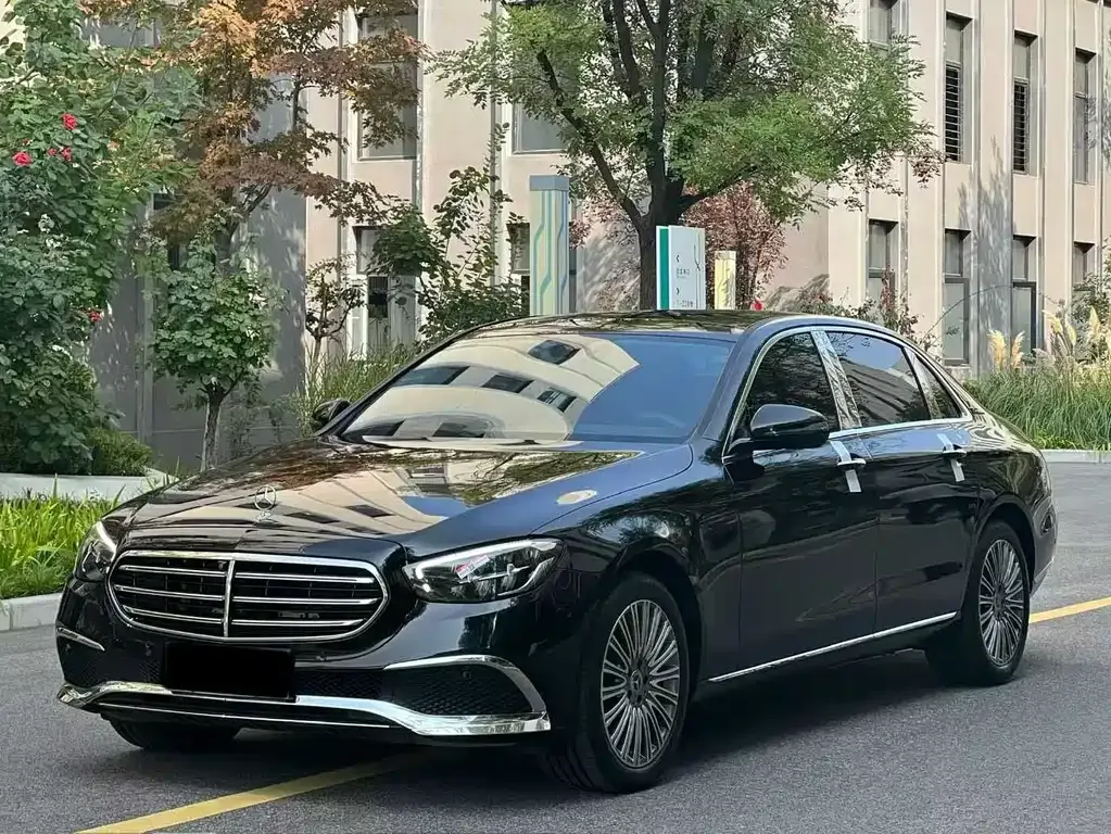 Mercedes-Benz E-Class — фото 1