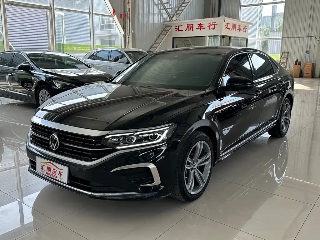 Volkswagen Passat — фото 1