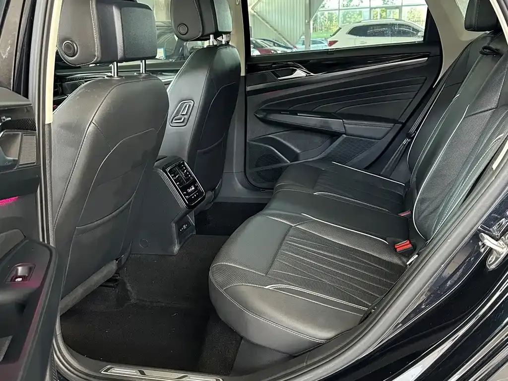 Volkswagen Passat — фото 10