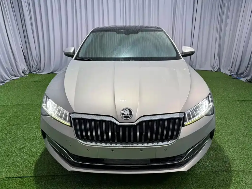 Skoda Superb — фото 5