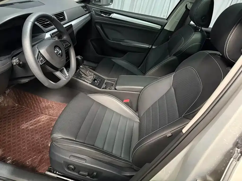 Skoda Superb — фото 7