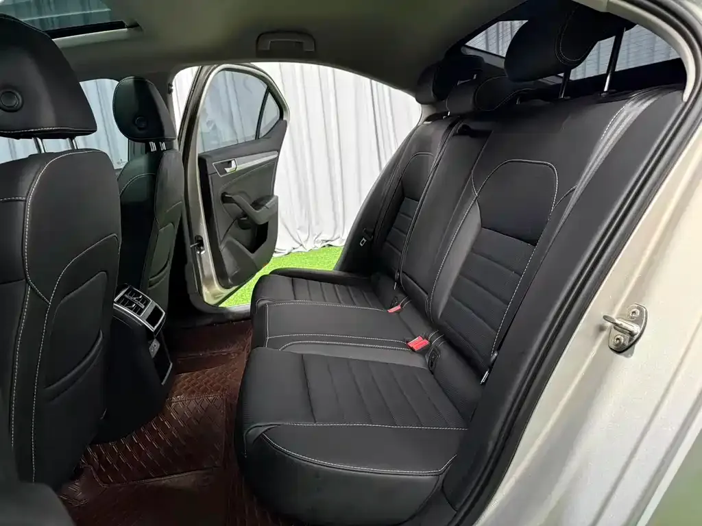 Skoda Superb — фото 10
