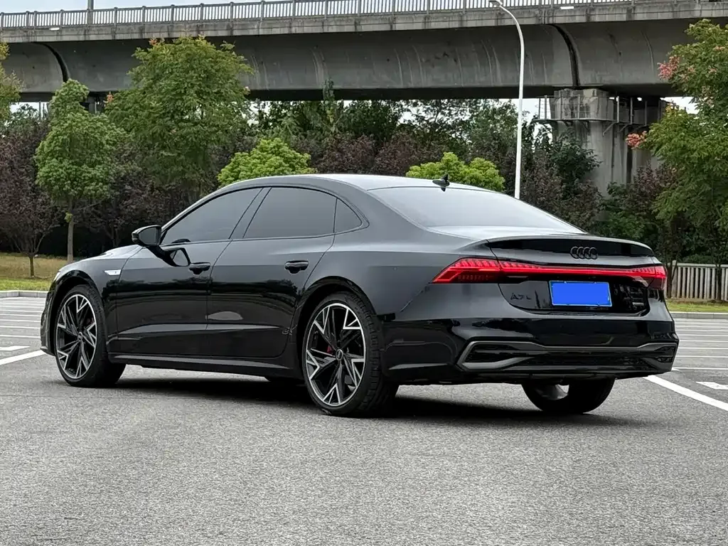 Audi A7L — фото 10