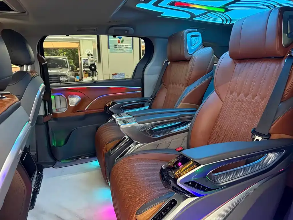 Toyota Sienna — фото 10