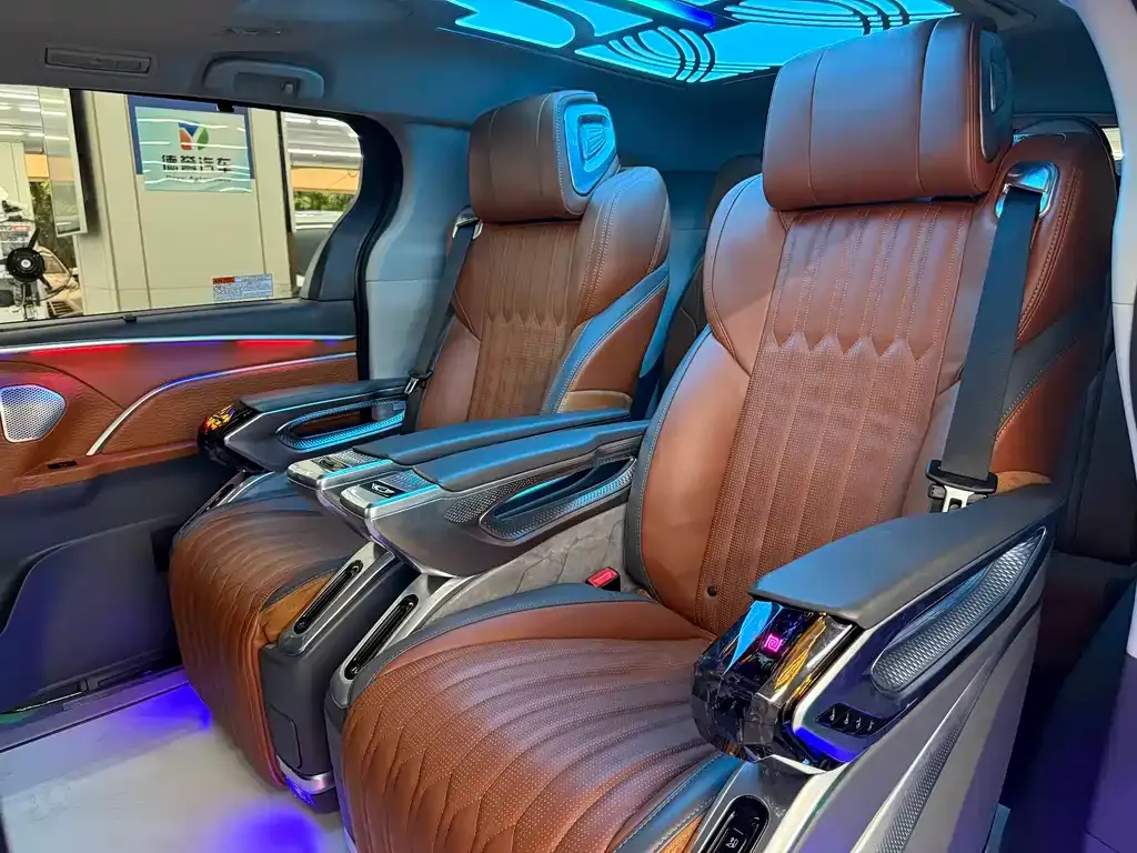 Toyota Sienna — фото 8