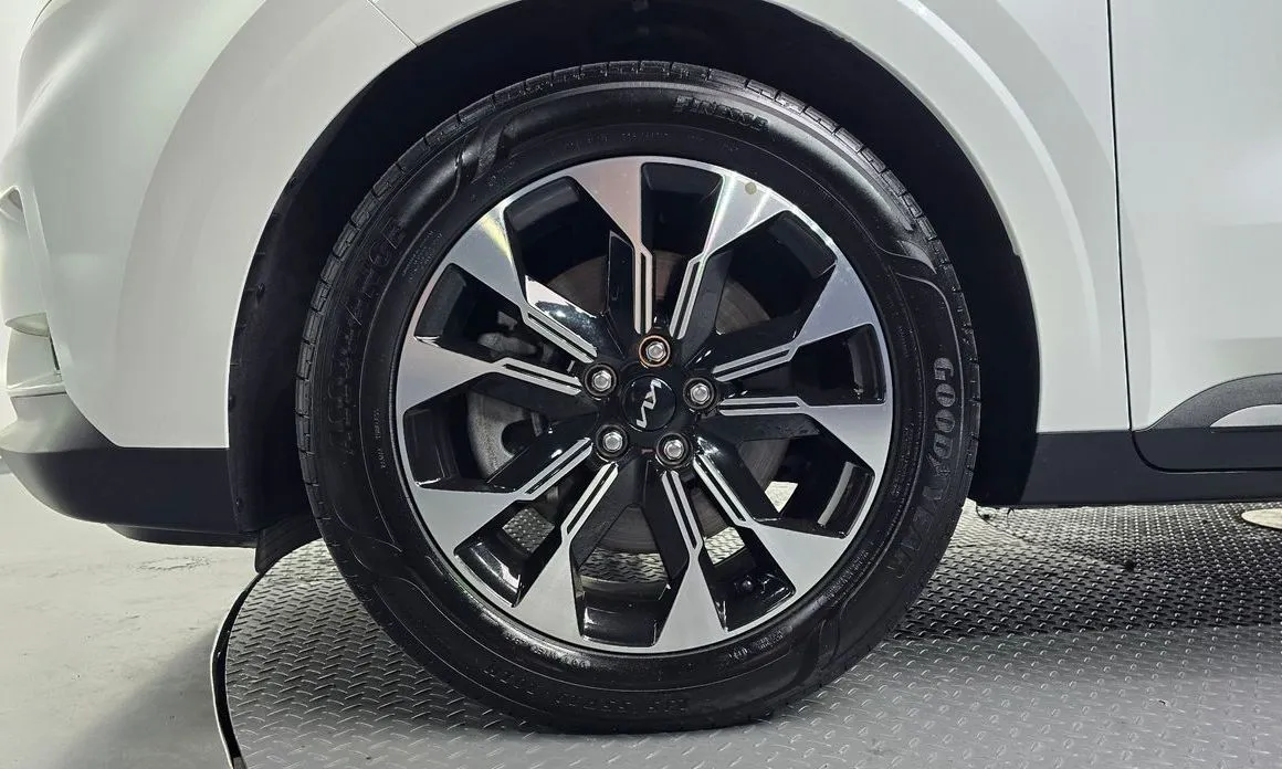 Kia Carnival — фото 10