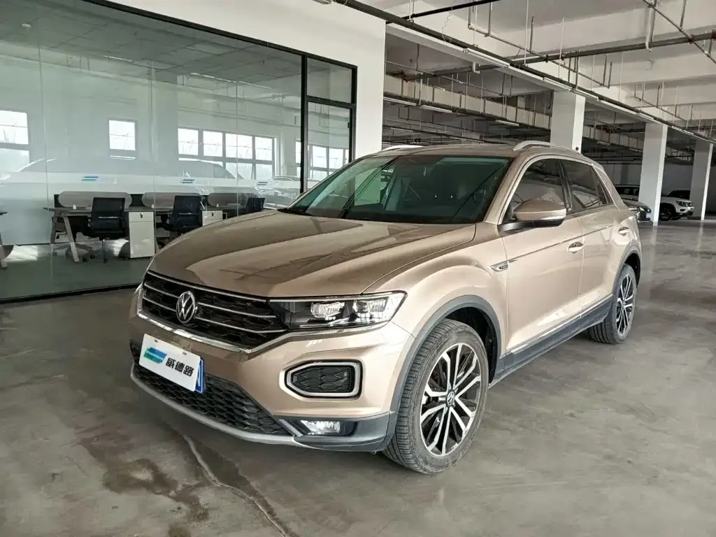 Volkswagen T-Roc — фото 1