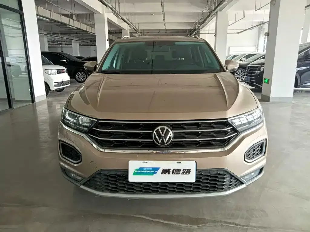 Volkswagen T-Roc — фото 10