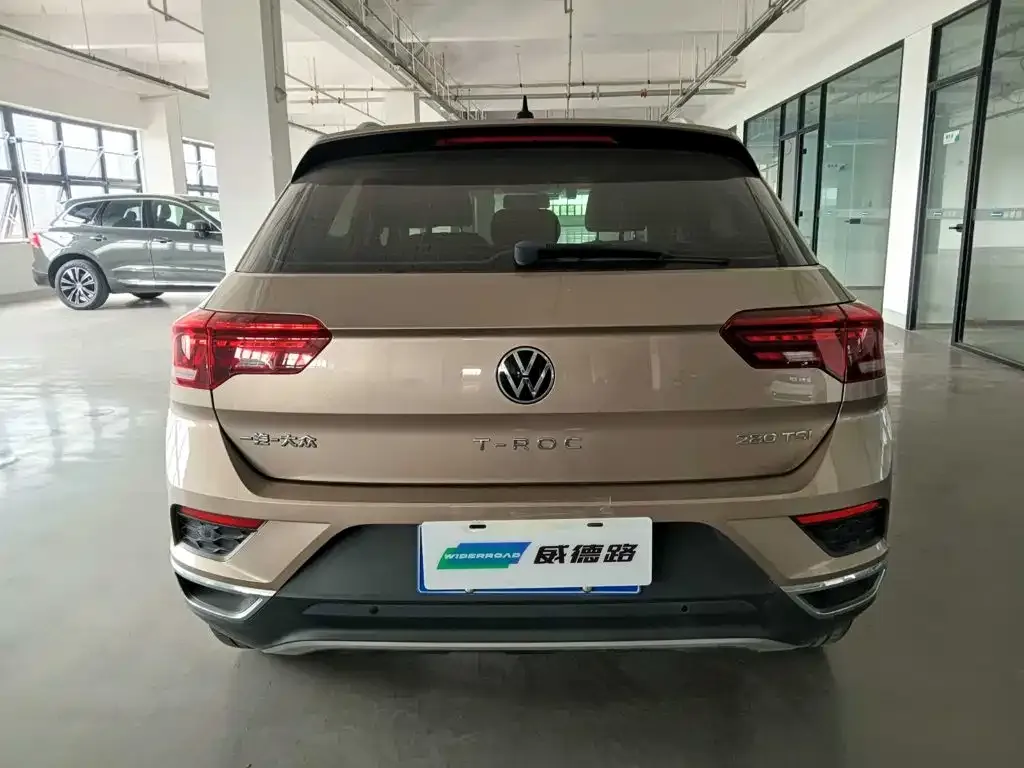 Volkswagen T-Roc — фото 6