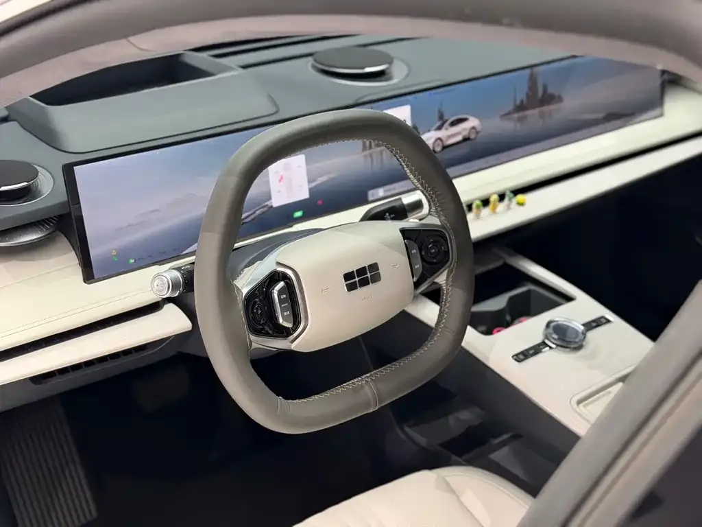 Geely Galaxy E8 — фото 10