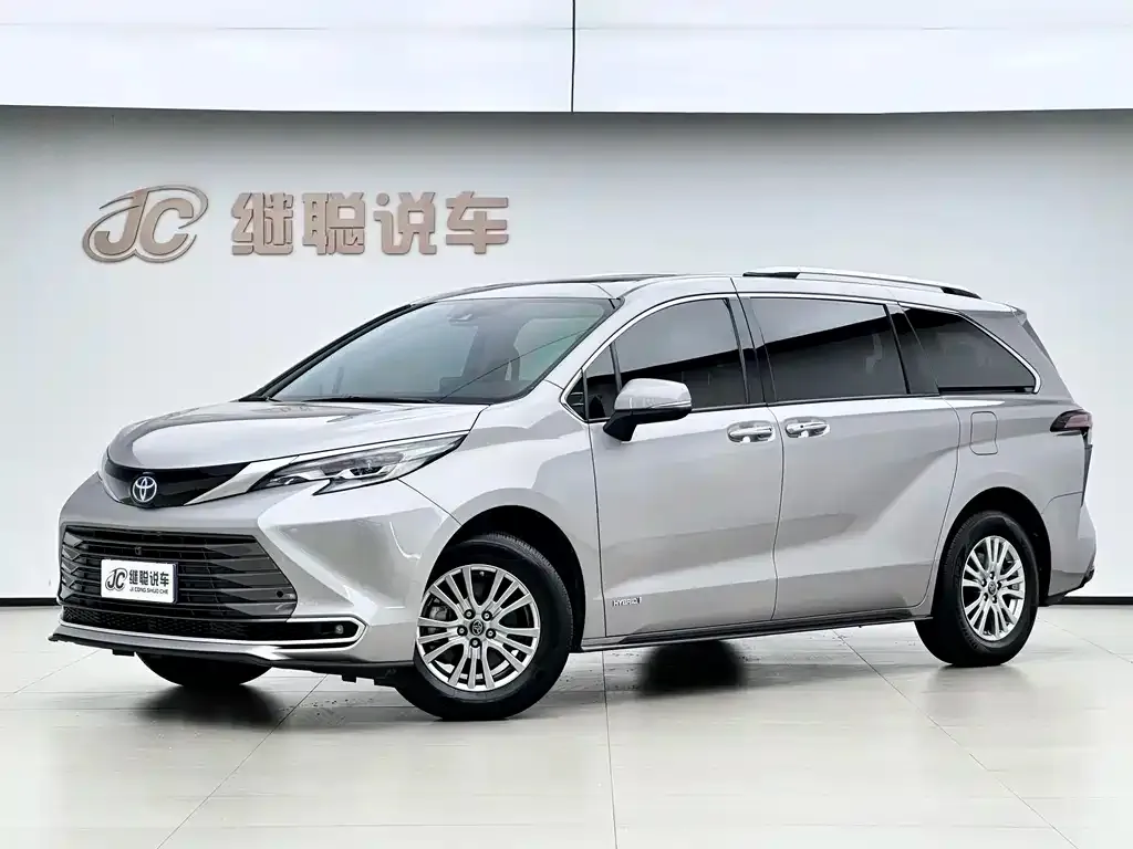 Toyota Sienna — фото 1