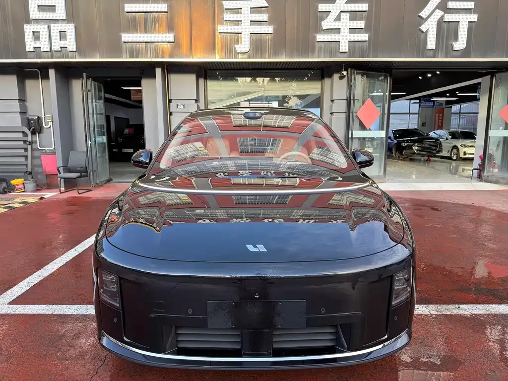 Li Auto Li i8 — фото 1
