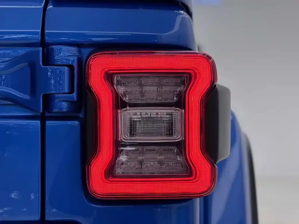 Jeep Wrangler — фото 4