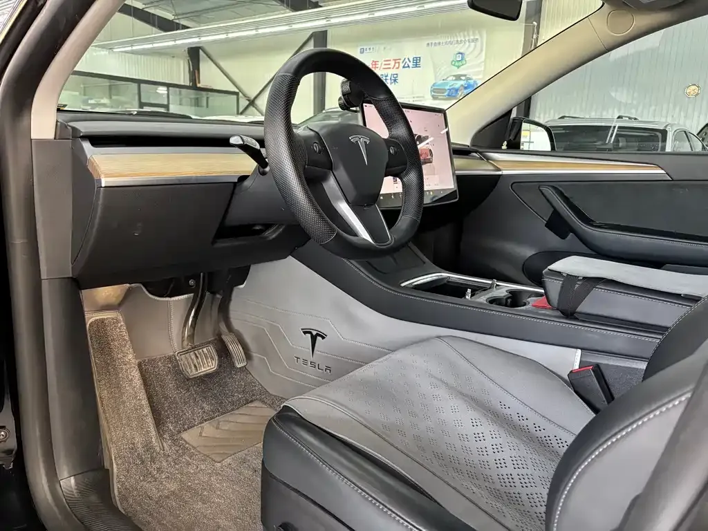 Tesla Model Y — фото 3