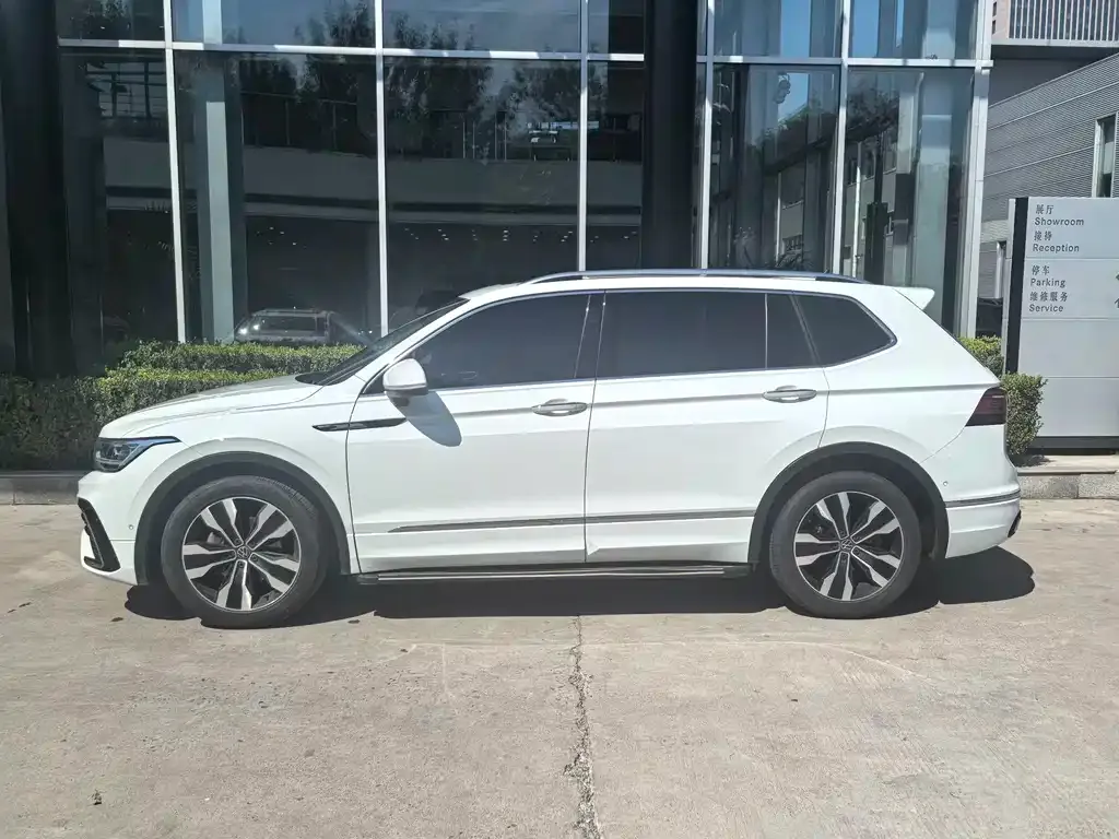 Volkswagen Tiguan L — фото 2