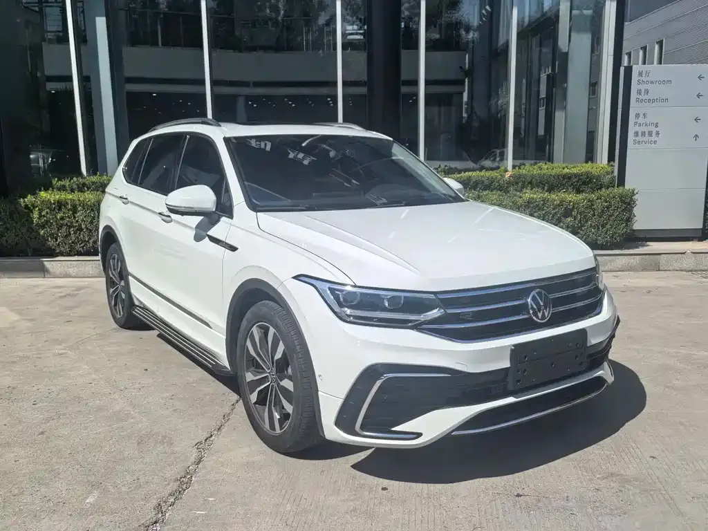 Volkswagen Tiguan L — фото 10