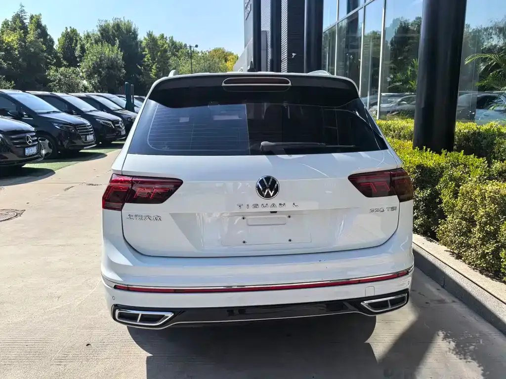 Volkswagen Tiguan L — фото 8