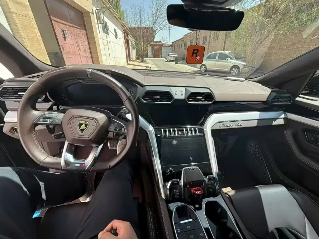 Lamborghini Urus — фото 9