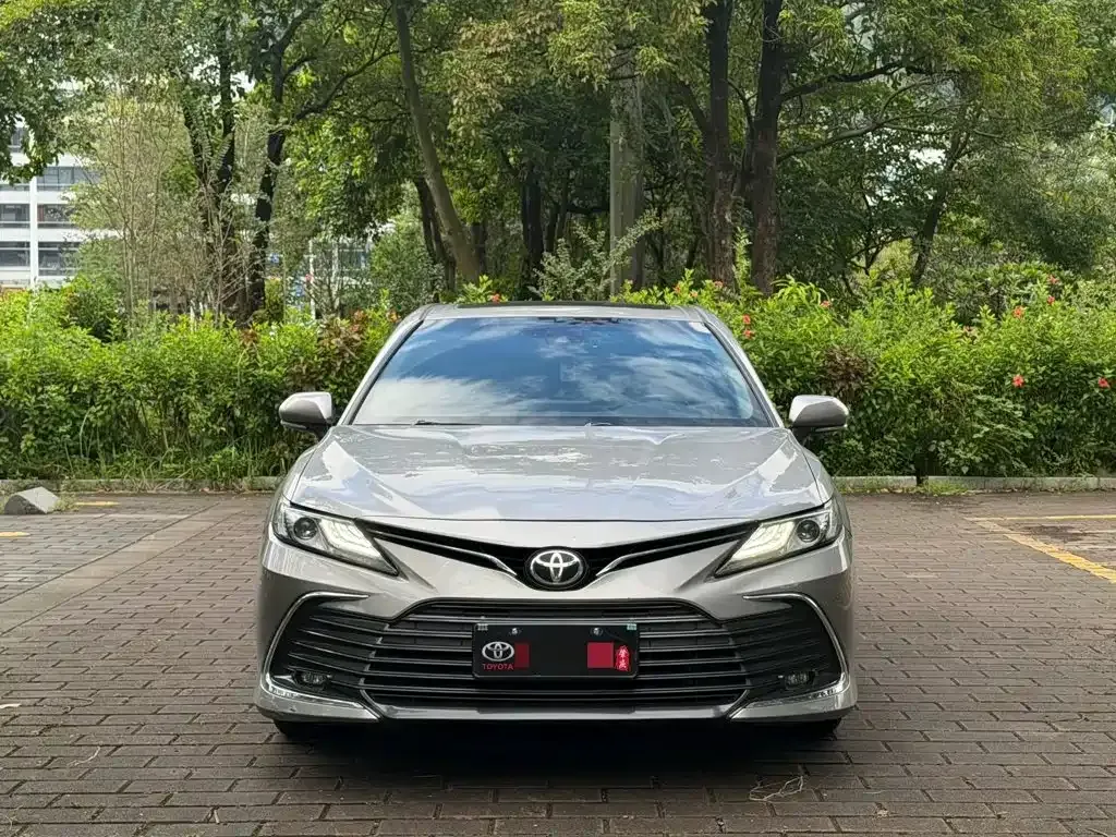 Toyota Camry — фото 7